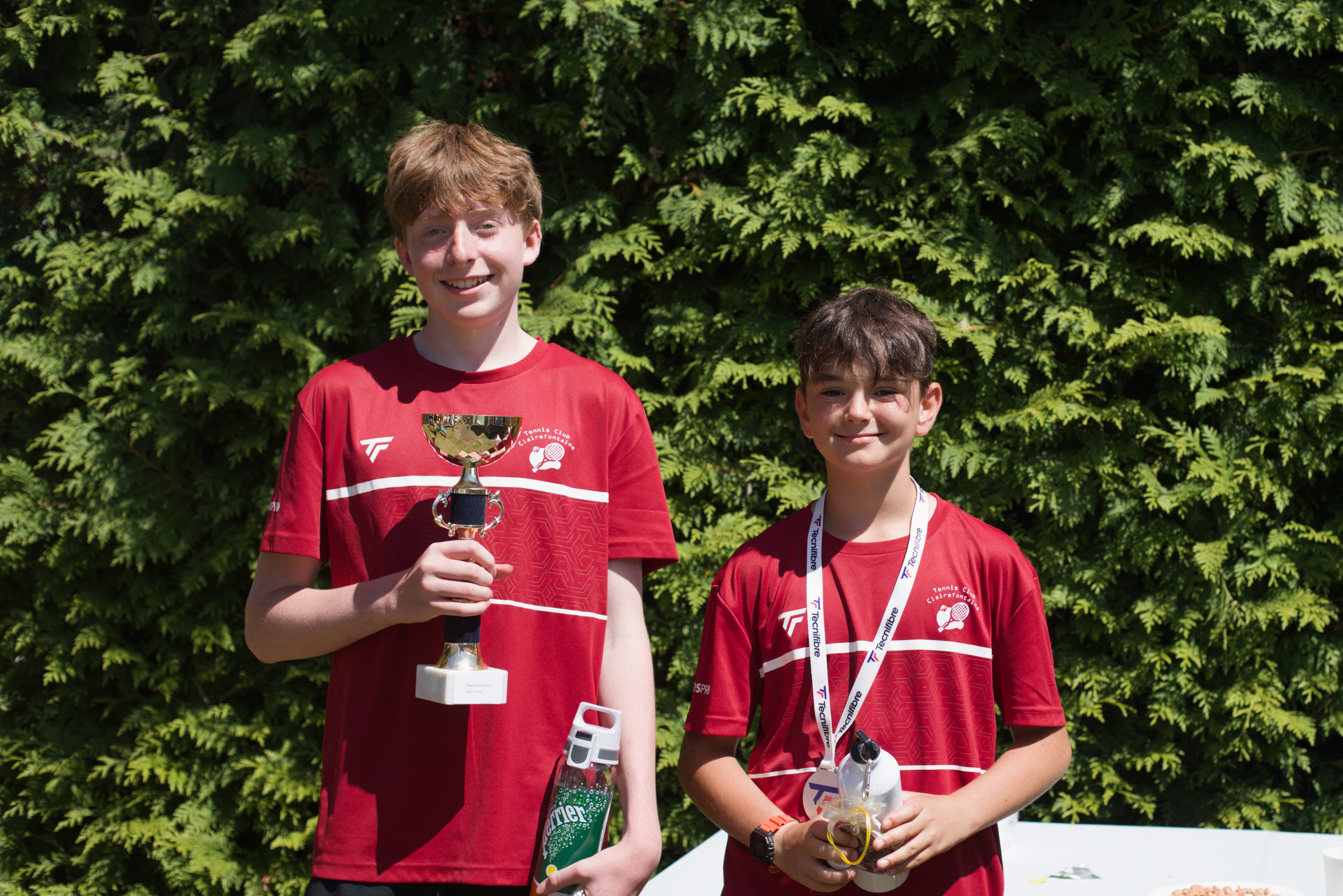 Juniors avec leur trophée