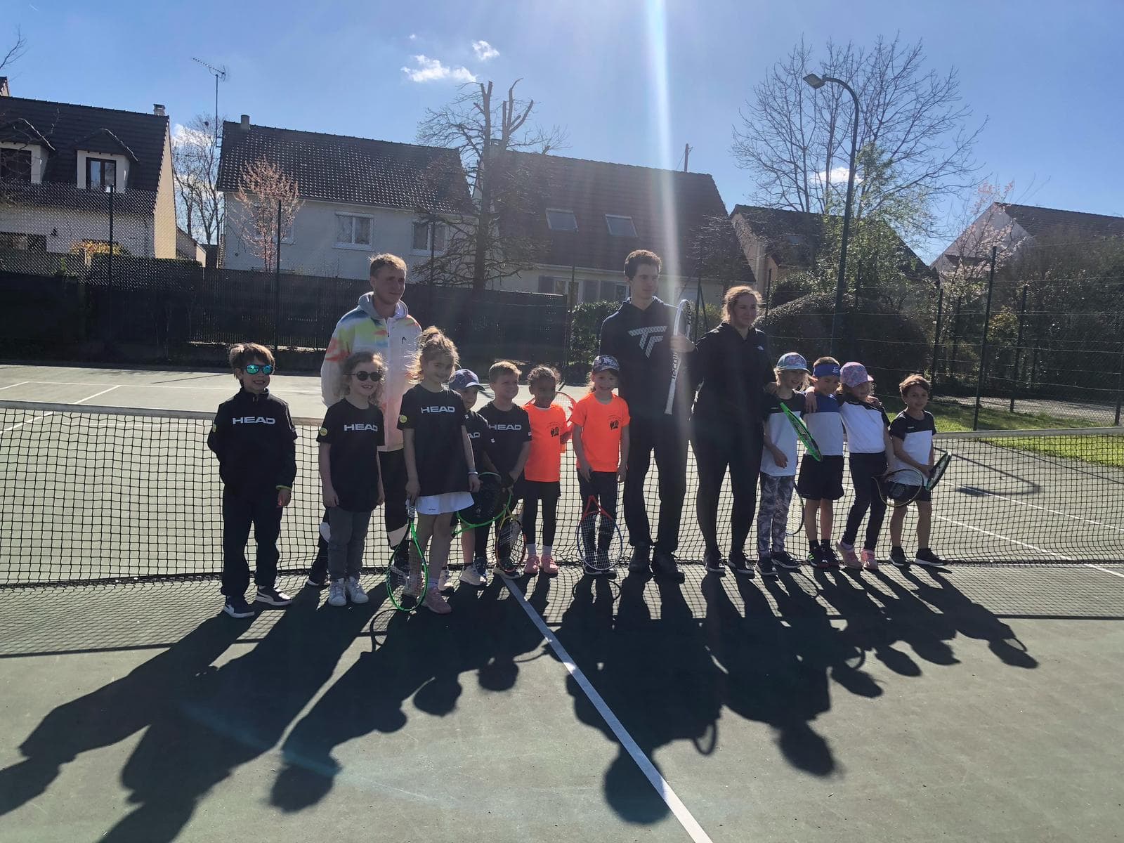 Photo de groupe — coaches et enfants